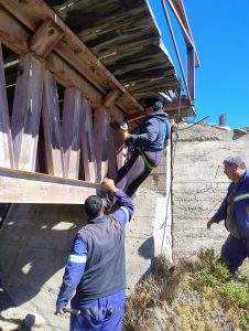 Vialidad Provincial realizó tareas de mantenimiento en el puente sobre el río Correntoso