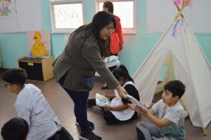 Educación entregó táblets y libros a escuelas primarias de Río Gallegos