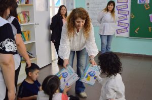 Educación entregó táblets y libros a escuelas primarias de Río Gallegos