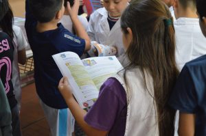 Educación entregó táblets y libros a escuelas primarias de Río Gallegos