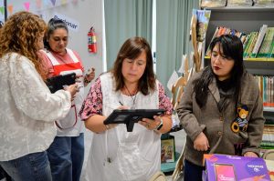 Educación entregó táblets y libros a escuelas primarias de Río Gallegos