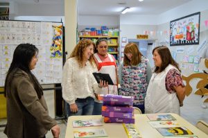 Educación entregó táblets y libros a escuelas primarias de Río Gallegos