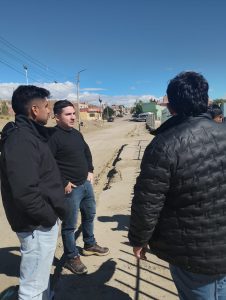 Avanzan las obras de asfalto para mejorar el acceso al Colegio Secundario N°43 de Caleta Olivia