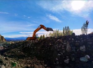 Realizan tareas de contención por crecida del río Tarde