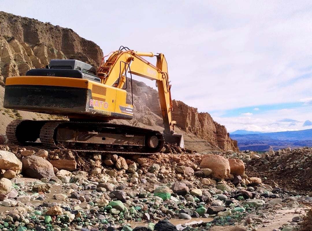 Realizan tareas de contención por crecida del río Tarde