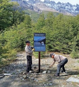 Se inició la instalación de nueva cartelería en la Reserva Provincial Lago del Desierto