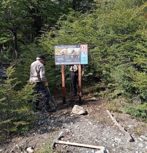 Se inició la instalación de nueva cartelería en la Reserva Provincial Lago del Desierto