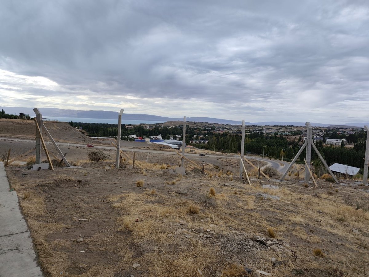 Se continúa con la obra de cercado en el Colegio Secundario N°46 de El Calafate