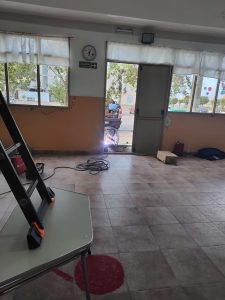 Avanza el operativo integral de mantenimiento en escuelas de Caleta Olivia, Puerto Deseado y Tellier