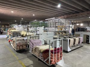 Claudio Vidal entregó nueva cancha de césped sintético a la Liga de los Barrios de Río Gallegos