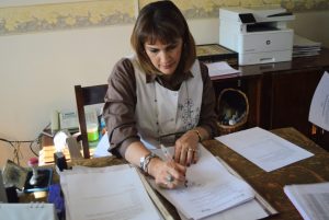 Educación refuerza la alfabetización con la entrega de tablets y libros en escuelas primarias