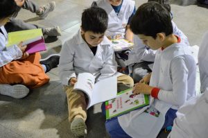Educación refuerza la alfabetización con la entrega de tablets y libros en escuelas primarias
