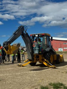 Capacitación en maquinaria pesada: avanza con éxito la etapa práctica en Puerto San Julián