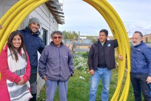 Producción entregó invernaderos sustentables en la Cuenca Carbonífera