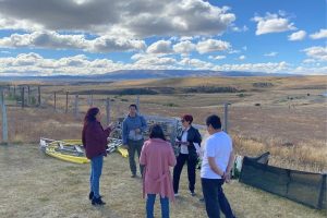 Producción entregó invernaderos sustentables en la Cuenca Carbonífera