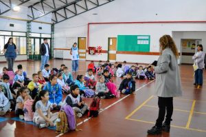 Entregaron recursos tecnológicos en escuelas primarias de Gobernador Gregores