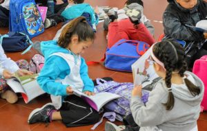 Entregaron recursos tecnológicos en escuelas primarias de Gobernador Gregores