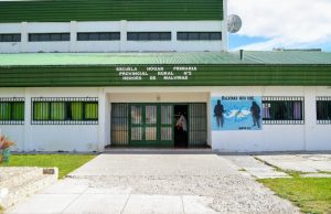 Entregaron recursos tecnológicos en escuelas primarias de Gobernador Gregores