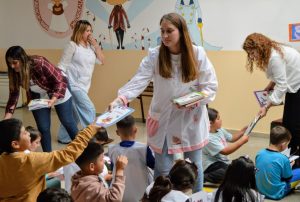 Entregaron recursos tecnológicos en escuelas primarias de Gobernador Gregores