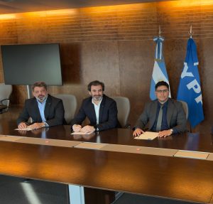 Vidal acordó con YPF un plan de cierre de pozos con financiamiento total de la compañía