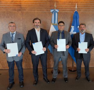 Vidal acordó con YPF un plan de cierre de pozos con financiamiento total de la compañía