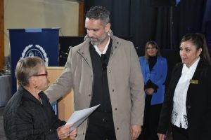 El Gobierno de Claudio Vidal y el IDUV entregaron títulos de propiedad a 19 familias de Gobernador Gregores tras años de espera