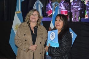 El Gobierno de Claudio Vidal y el IDUV entregaron títulos de propiedad a 19 familias de Gobernador Gregores tras años de espera