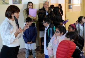 Educación continua con la entrega de táblets y libros a escuelas primarias de Puerto Deseado