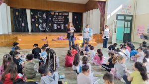 Potencian la alfabetización en escuelas de Puerto San Julián con la entrega de táblets y libros