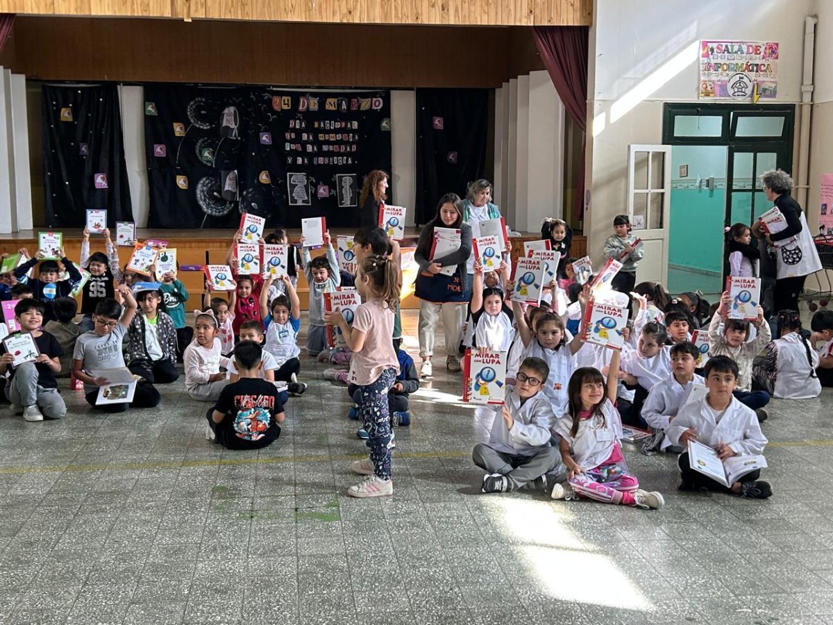 Potencian la alfabetización en escuelas de Puerto San Julián con la entrega de táblets y libros