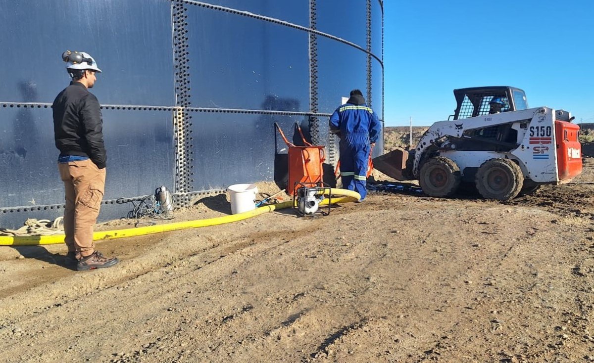 Servicios Públicos en Caleta Olivia realizó obras en el acueducto y tareas clave de mantenimiento en el sistema de agua