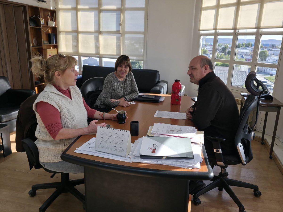 Vialidad Provincial consolida la cooperación con la Sociedad Rural de Río Gallegos