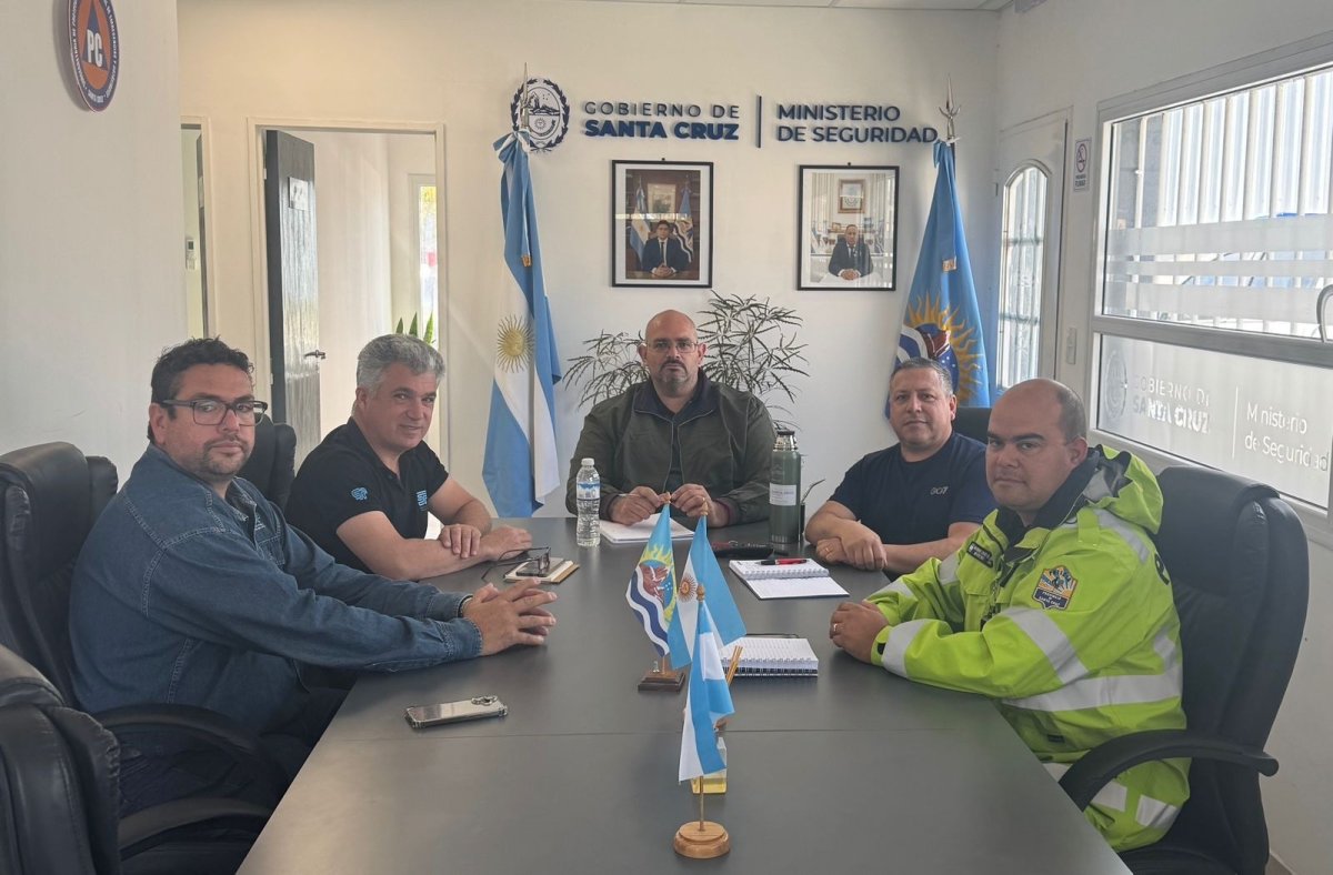 Seguridad y Servicios Públicos acuerdan labor conjunta en la protección del recurso y combate a la distribución ilegal de agua en Caleta Olivia