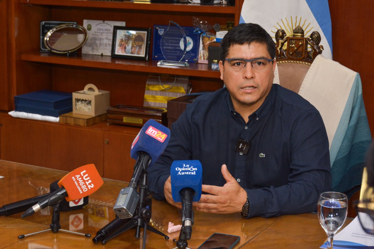 Claudio Vidal: “Más allá de la difícil situación económica, este gobierno no mira a otro lado y va en alivio de la gente”