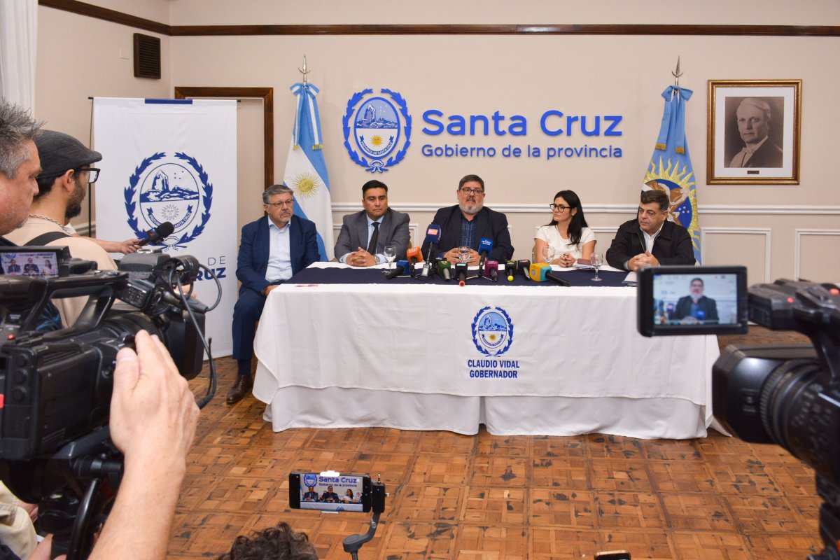 Verbes: “Buscamos aliviar a las familias más endeudadas en un contexto de crisis”