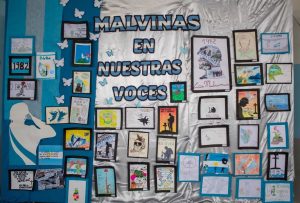 Río Turbio: Estudiantes del Secundario N° 4 construyen memoria con una muestra fotográfica de Malvinas