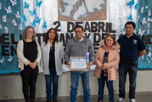 Río Turbio: Estudiantes del Secundario N° 4 construyen memoria con una muestra fotográfica de Malvinas