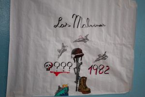 Río Turbio: Estudiantes del Secundario N° 4 construyen memoria con una muestra fotográfica de Malvinas