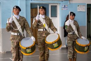 Río Turbio: Estudiantes del Secundario N° 4 construyen memoria con una muestra fotográfica de Malvinas