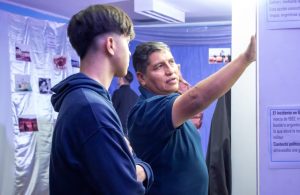 Río Turbio: Estudiantes del Secundario N° 4 construyen memoria con una muestra fotográfica de Malvinas