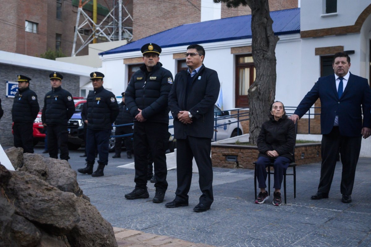 Se desmiente Fake News que intenta instalar una supuesta falta de respeto de la Policía al gobernador Vidal, algo que nunca existió