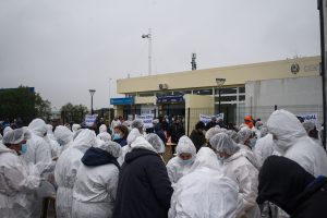 Santa Cruz realizó una nueva entrega de pescado por Semana Santa en Río Gallegos
