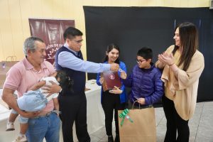 Claudio Vidal destacó el trabajo conjunto para cumplir con el sueño del techo propio a familias de Tres Lagos