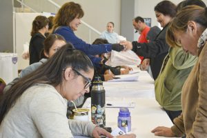 Entrega de pescado por Semana Santa: el Gobierno de Claudio Vidal acompaña a las familias en todo el territorio