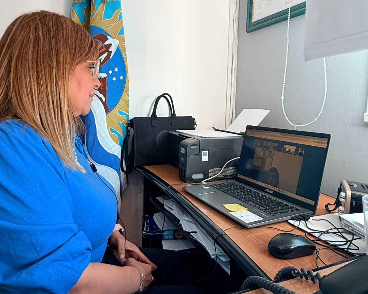 Lotería de Santa Cruz impulsa el Deporbingo junto a concejales de toda la provincia