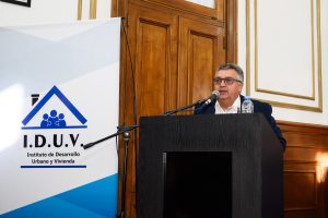 Claudio Vidal entregó terrenos con servicios en Río Gallegos: “Los vecinos necesitan respuestas y nosotros estamos para darlas”