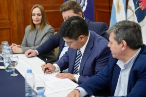 Claudio Vidal: “No recuerdo un hecho como este, con la presencia de 14 operadoras hidrocarburiferas en Santa Cruz”