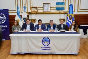 Claudio Vidal: “No recuerdo un hecho como este, con la presencia de 14 operadoras hidrocarburiferas en Santa Cruz”