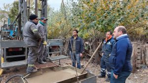 Perito Moreno: el gobierno provincial puso en marcha el primer pozo de agua para chacras productivas