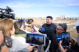 “Santa Cruz es un ejemplo a seguir en obra pública”: destacó Marcelo De La Torre en el comienzo de la construcción de 120 viviendas en Río Gallegos